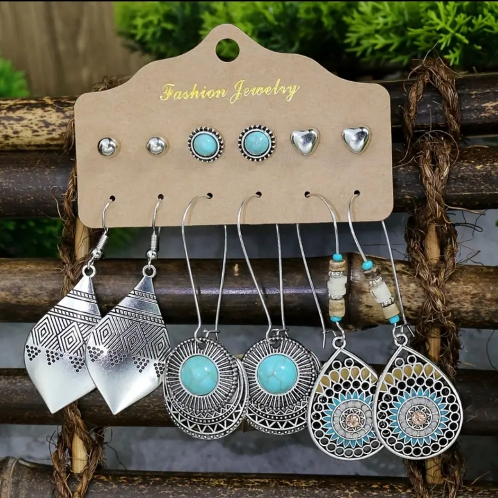 Earrings.  Retro style zinc alloy. Silver  blue